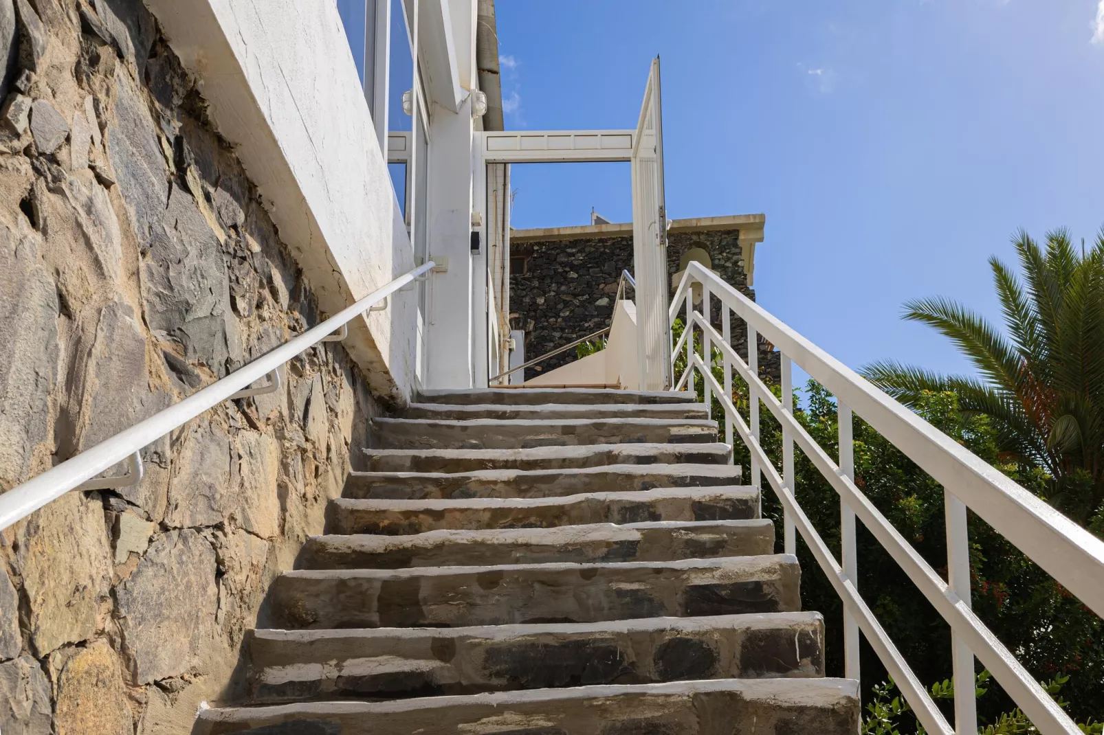 NUEVA SUECIA 523										-Stairs