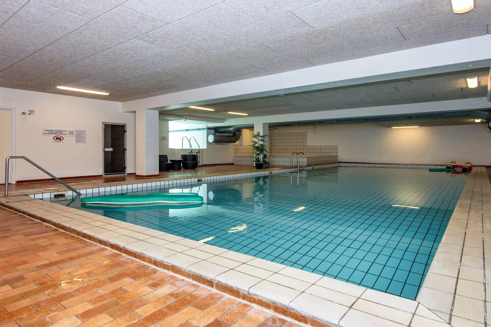 2 room,ground floor or 1. - Piscine