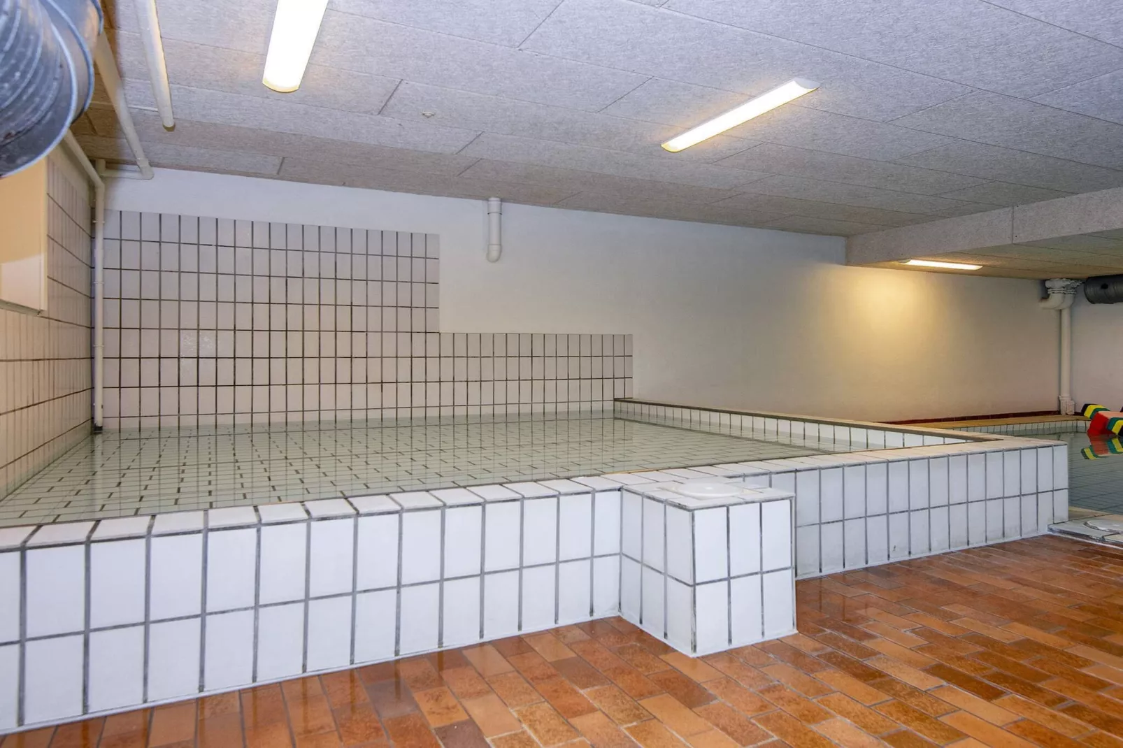 2 room,ground floor or 1. - Piscine