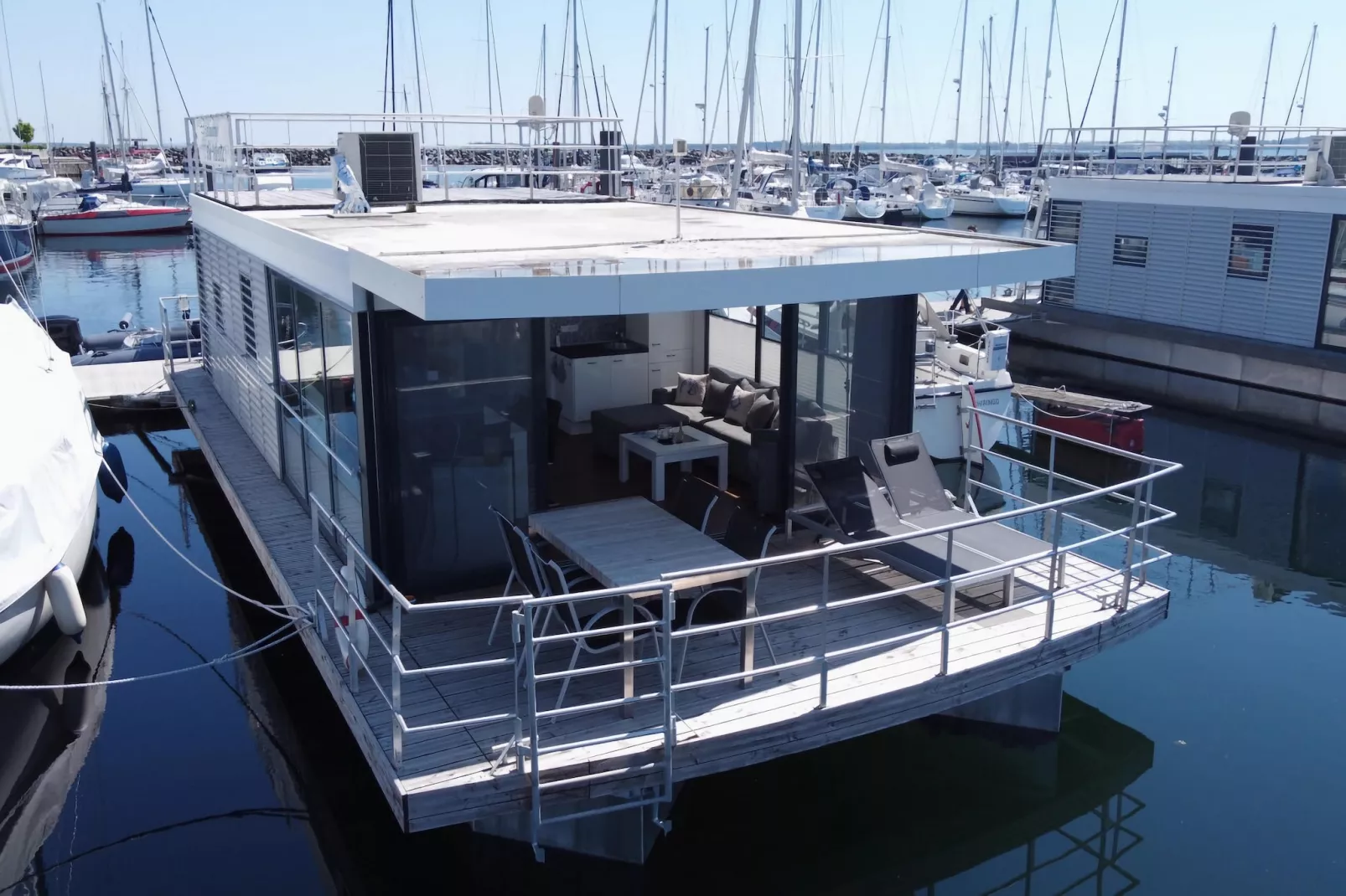 Hausboot Family & Friends mit Hund LP 8 / 3 Personen