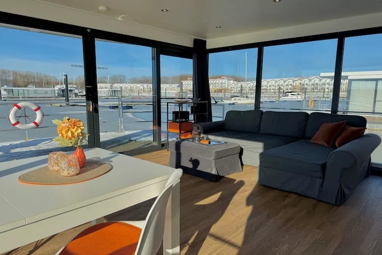 Hausboot Family & Friends mit Hund LP 8 / 4 Personen