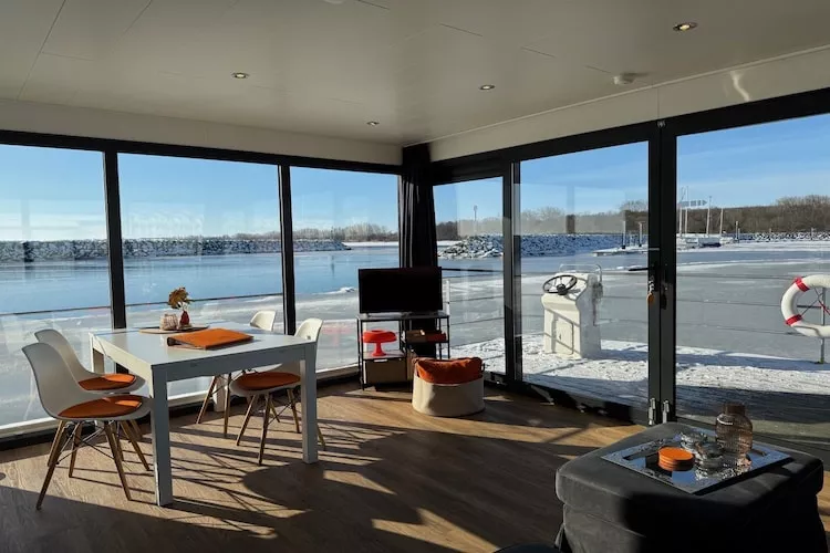 Hausboot Family & Friends mit Hund LP 8 / 4 Personen