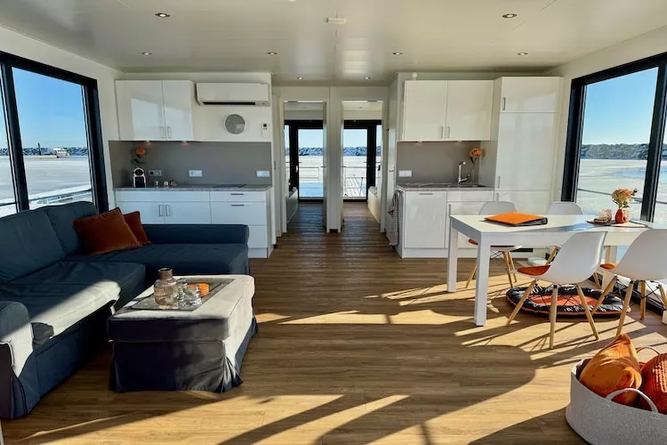 Hausboot Family & Friends mit Hund LP 8 / 4 Personen