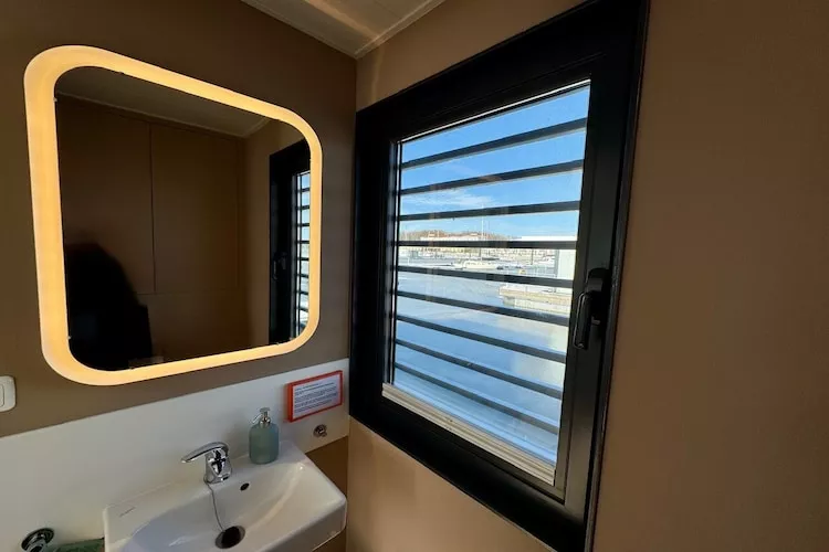 Hausboot Family & Friends mit Hund LP 8 / 3 Personen-Bathroom