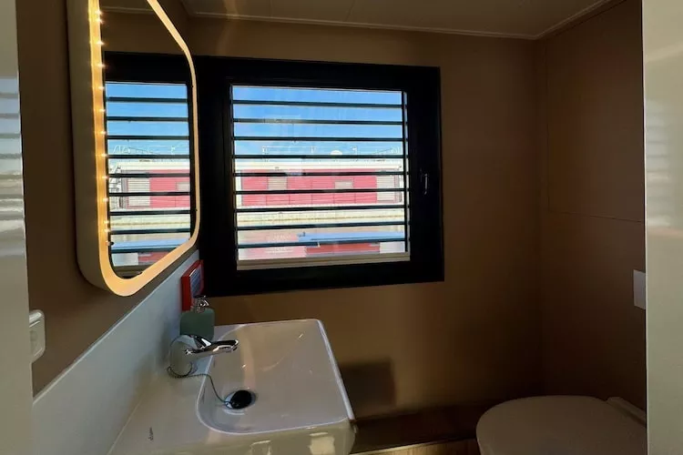 Hausboot Family & Friends mit Hund LP 8 / 3 Personen-Bathroom
