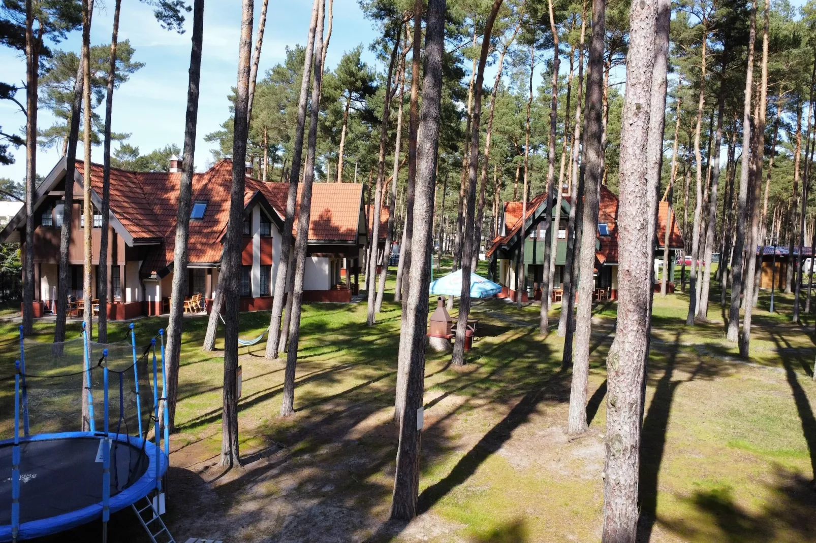 Piętrzowe domy wakacyjne w Rowach dla max 4 osób-Gardens in summer