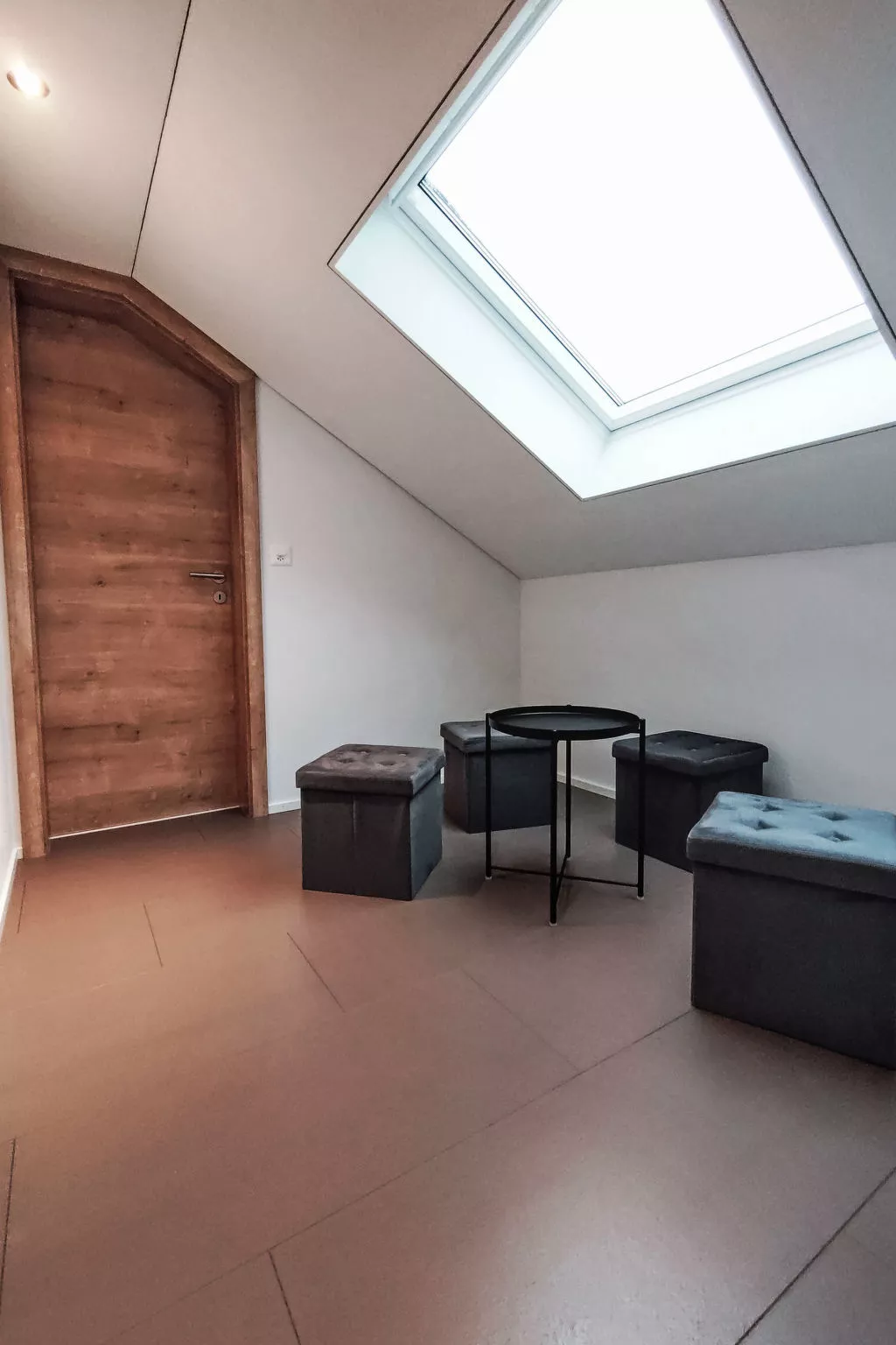 3.5 Zi-DachWohnung - Drinnen