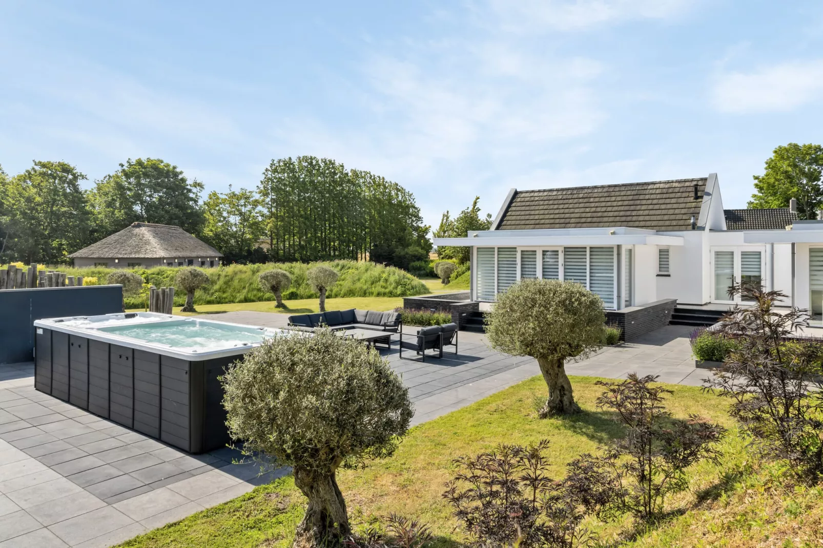 Langedijk 4 / 16 pax met jacuzzi extra kosten-Facilities