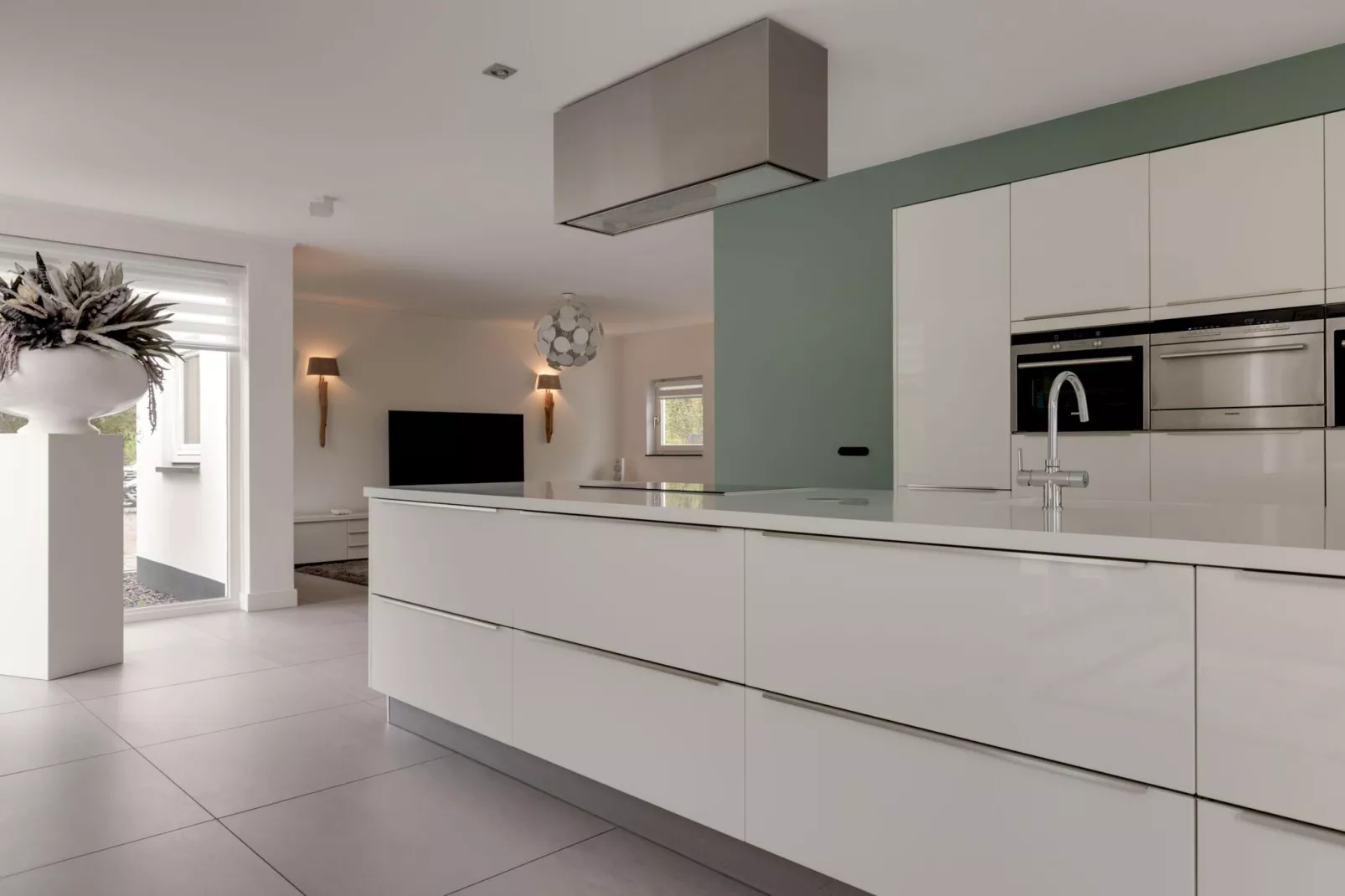 Langedijk 4 / 16 pax met jacuzzi extra kosten-Kitchen