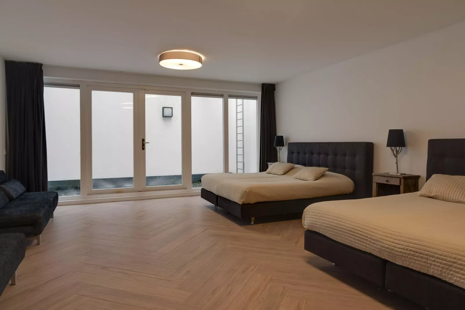 Langedijk 4 / 16 pax met jacuzzi extra kosten-Bedroom