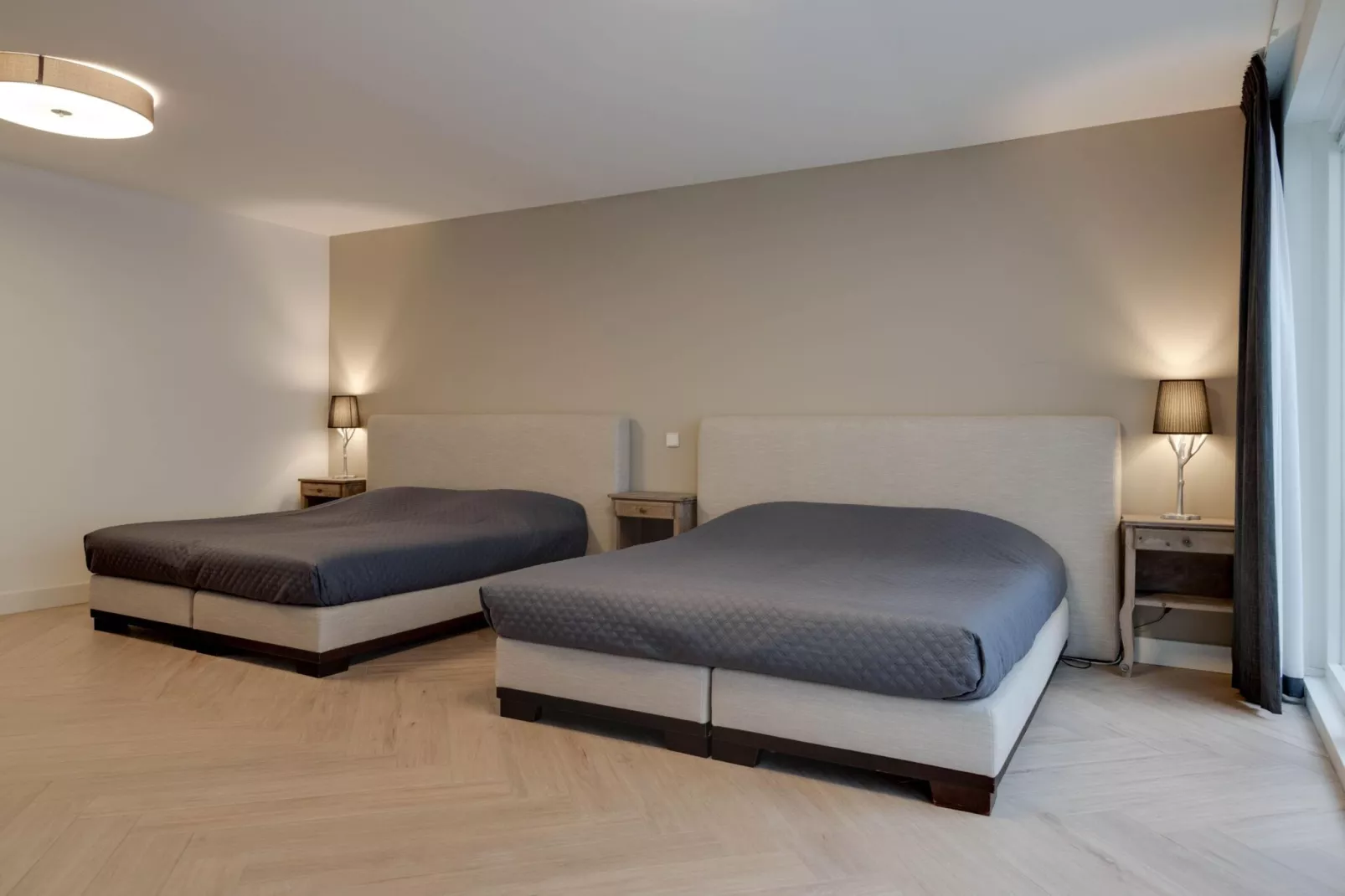 Langedijk 4 / 16 pax met jacuzzi extra kosten-Bedroom