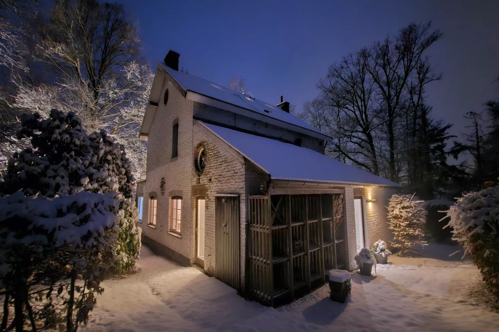 Au Lit de la Canelle - Exterior in winter
