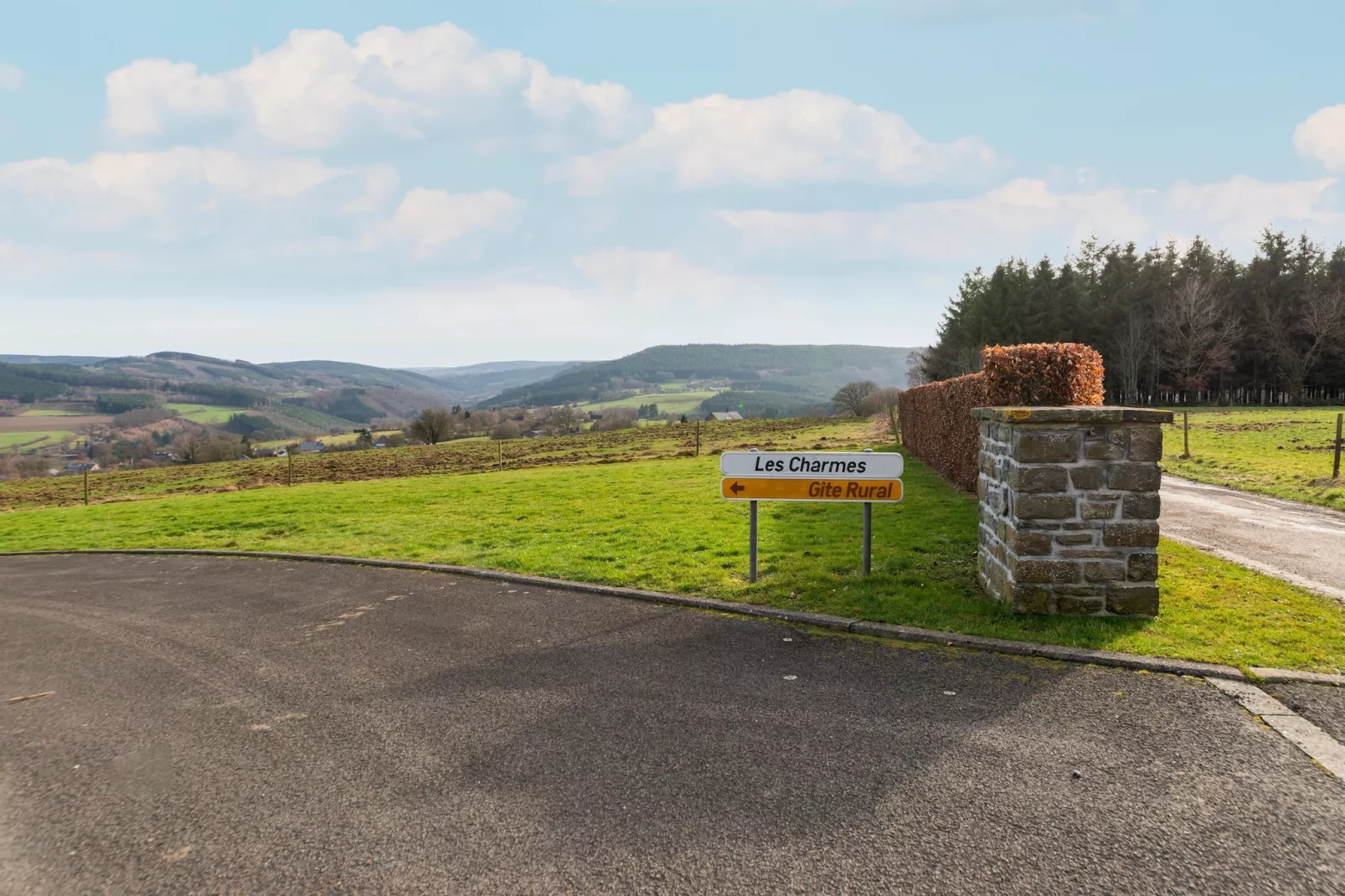 Les Charmes - Aussicht Sommer