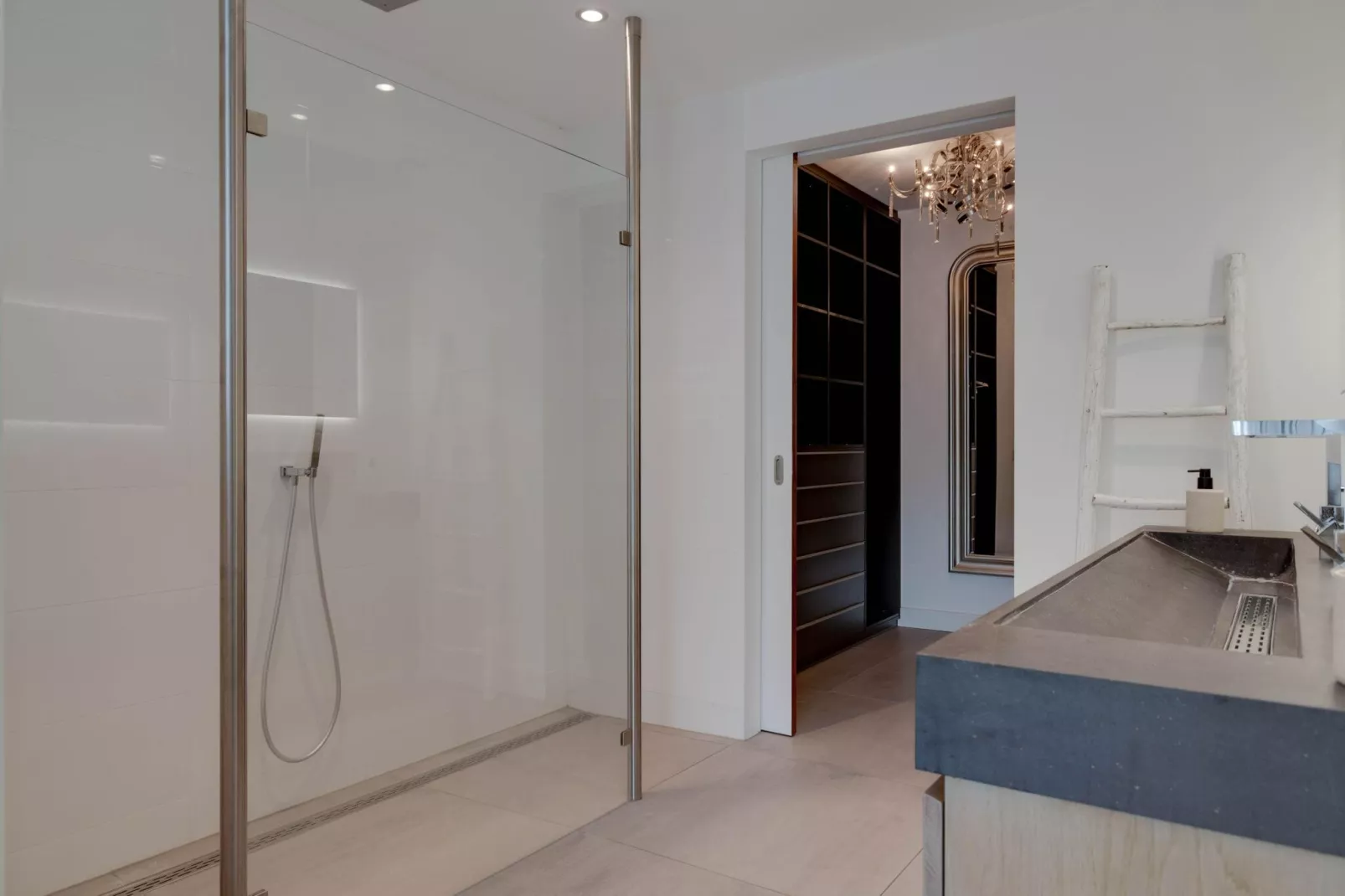 Langedijk 4 / 16 pax met jacuzzi extra kosten-Bathroom