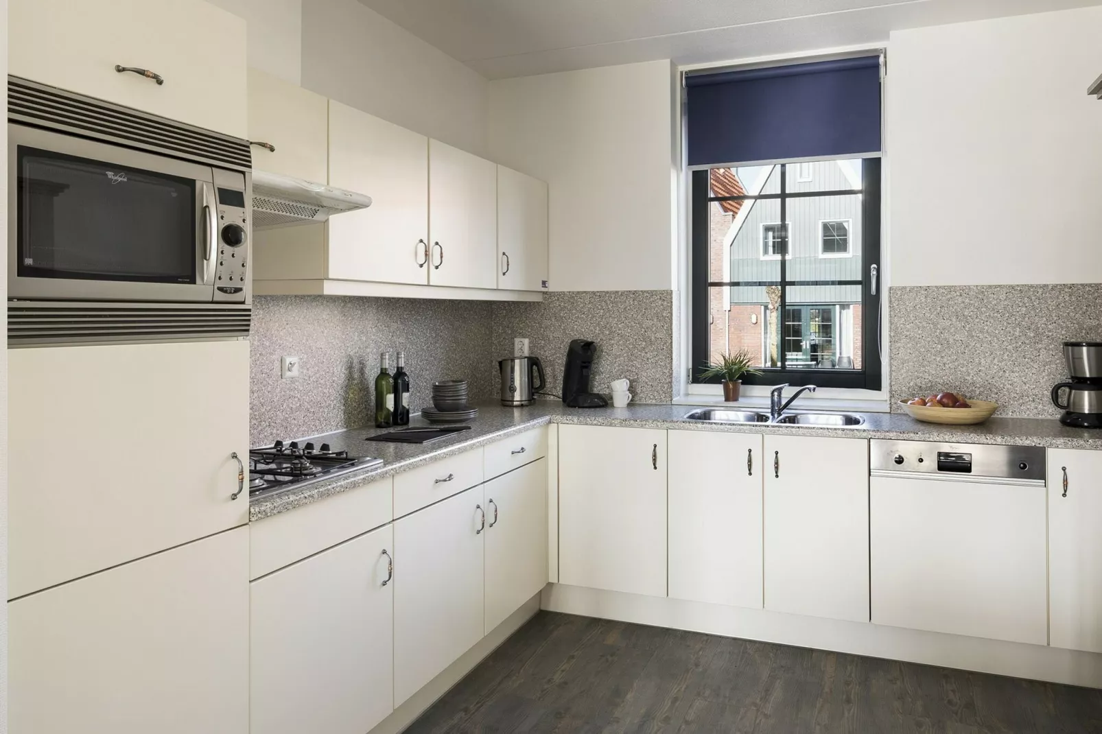 Marinapark Volendam 10-Kitchen
