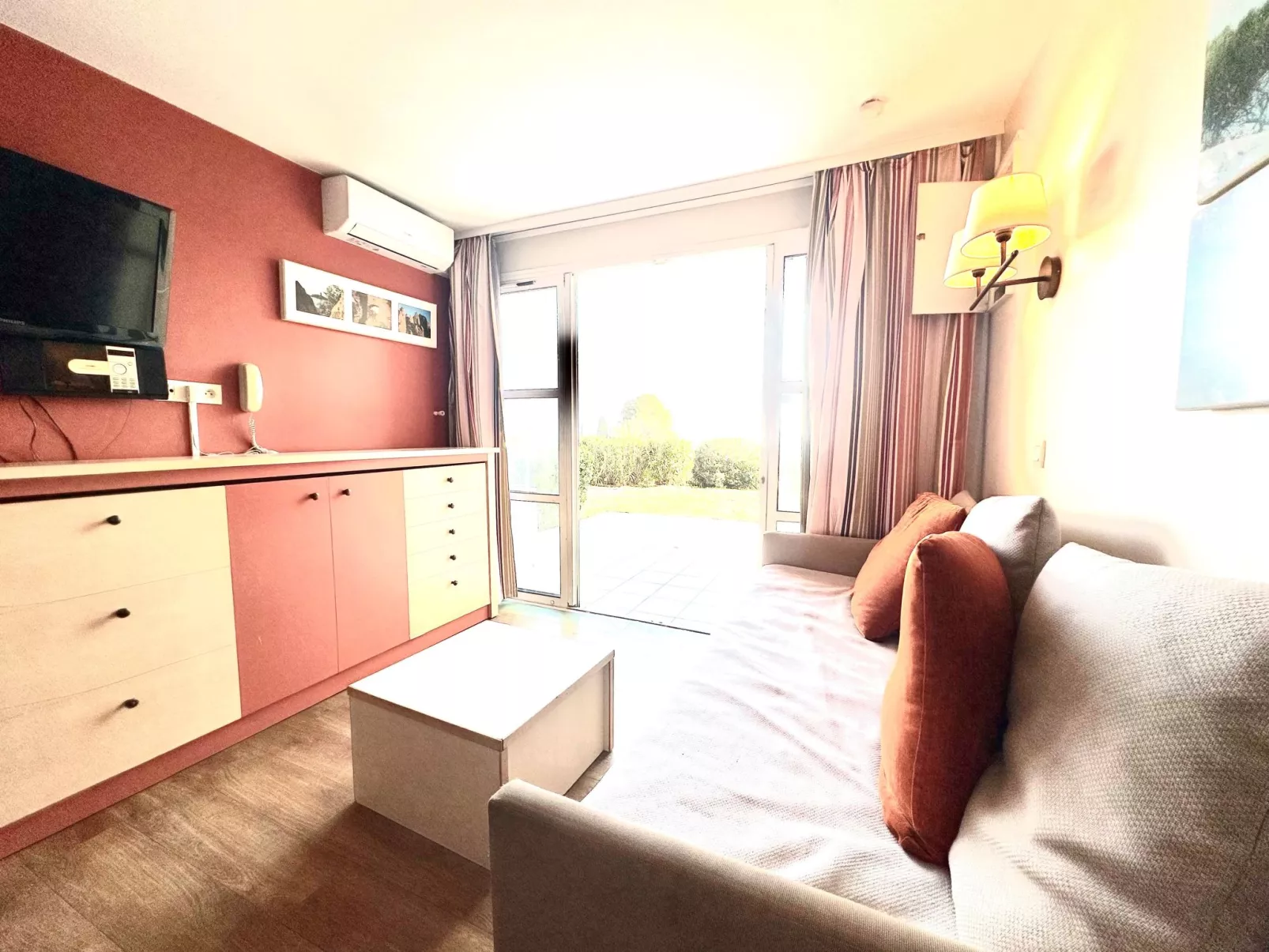 Le Village (C4 008) - Inside