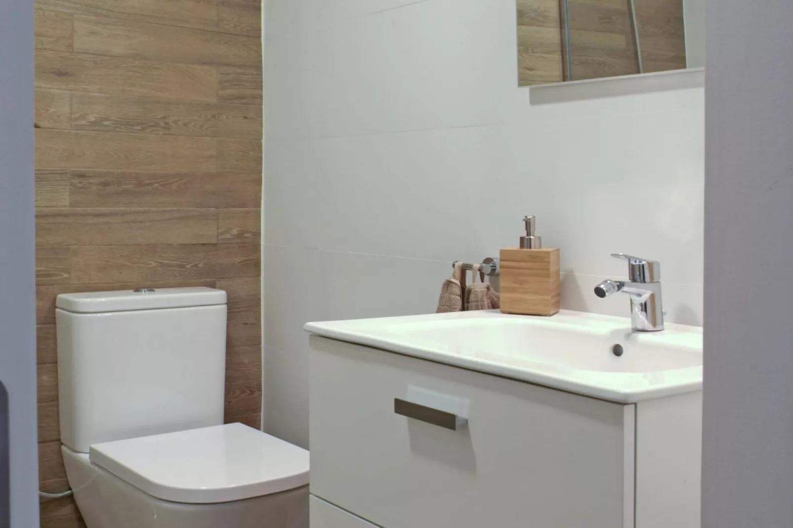 Vivalidays Casa Pinell -Palafolls- Costa Barcelona - Badezimmer