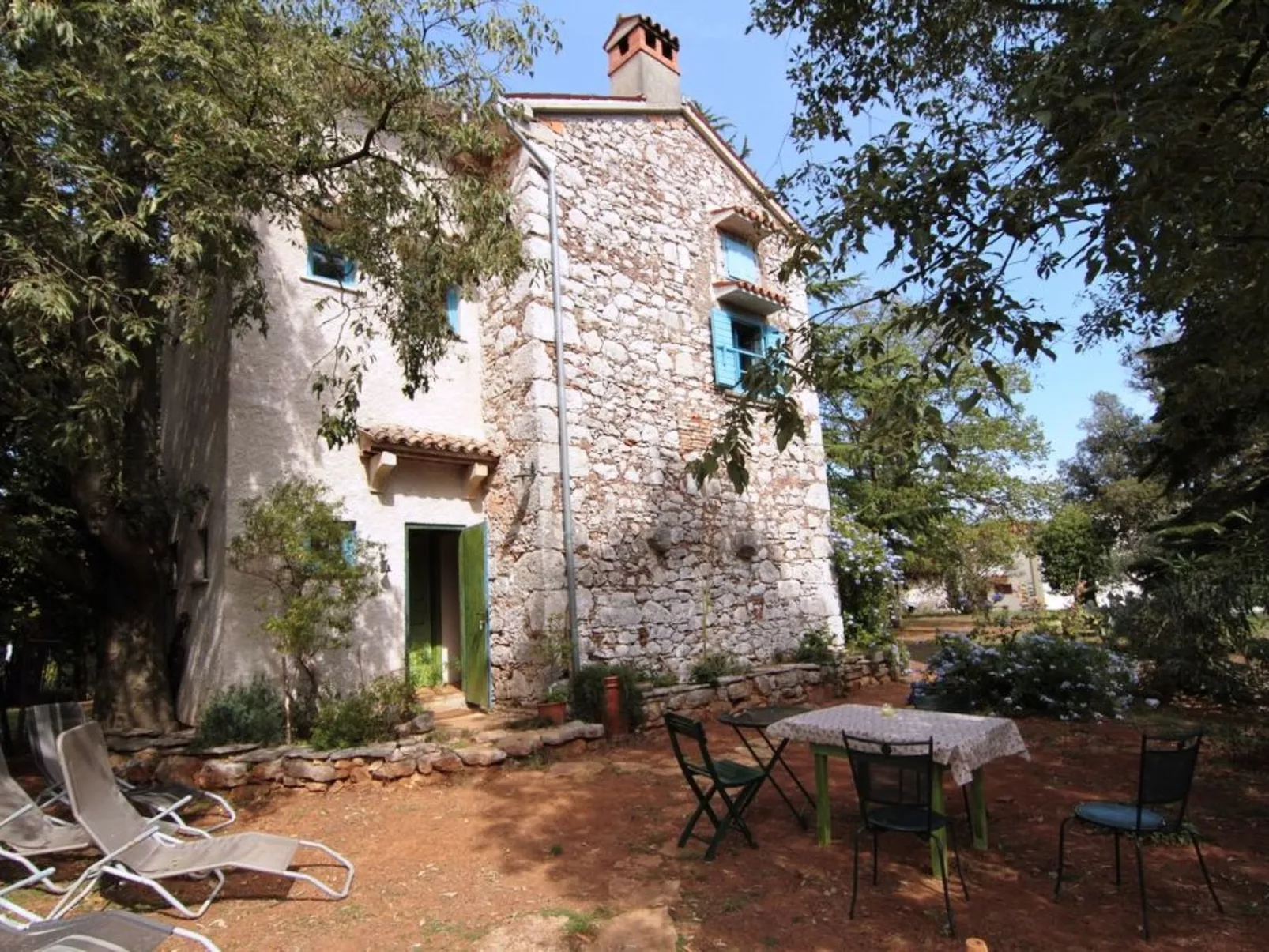 Modernes Ferienhaus in Drenje mit Privatem Garten