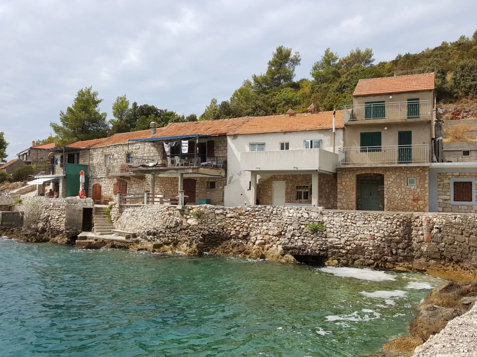 Weißes Haus Robinson mit BBQ und Terrasse