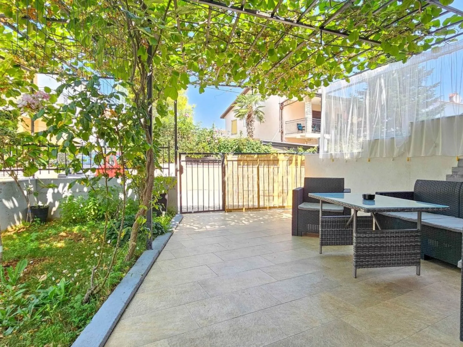 "Pintar 2" direkt am Strand