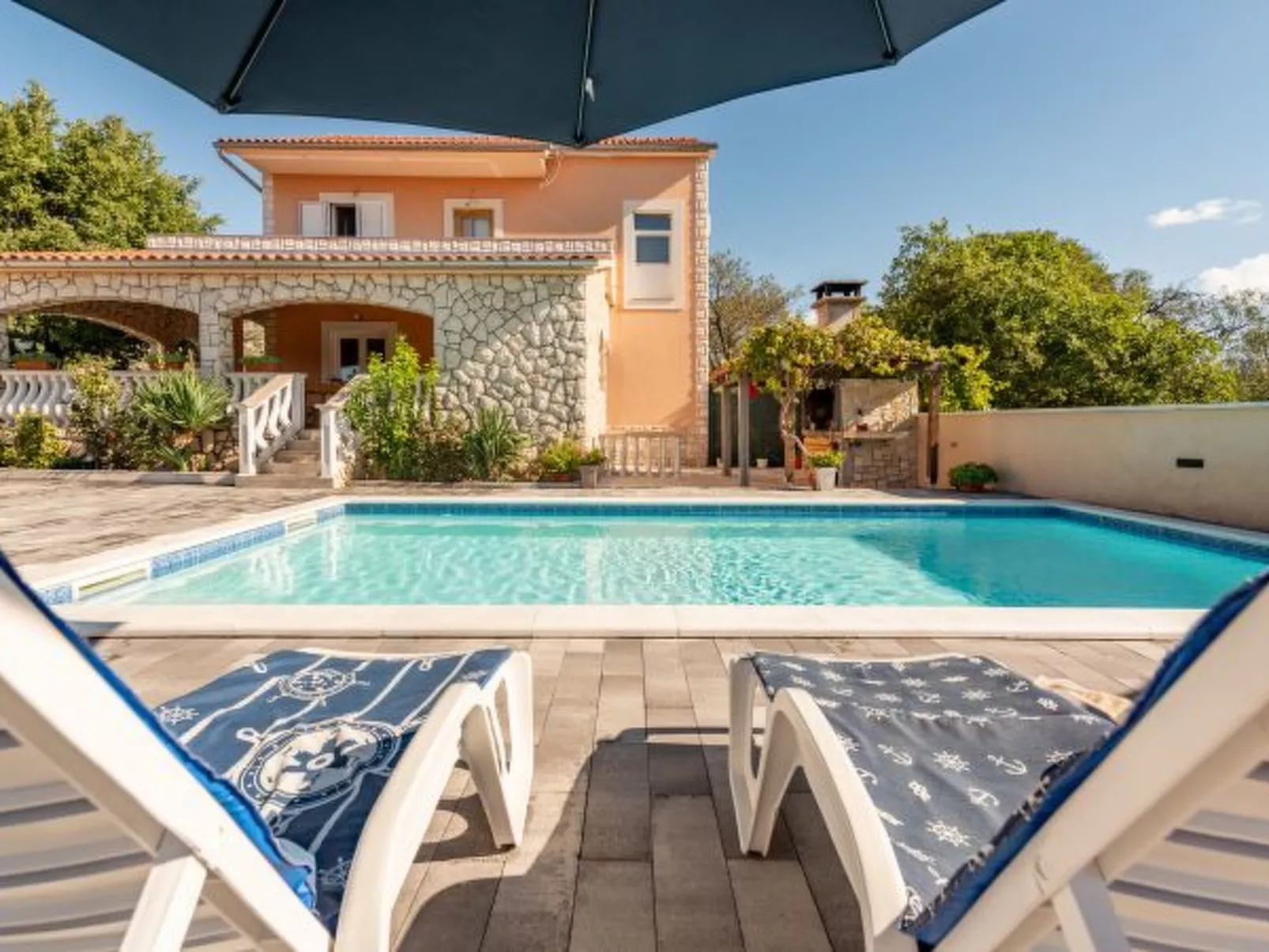 Holiday House Laetitia with pool