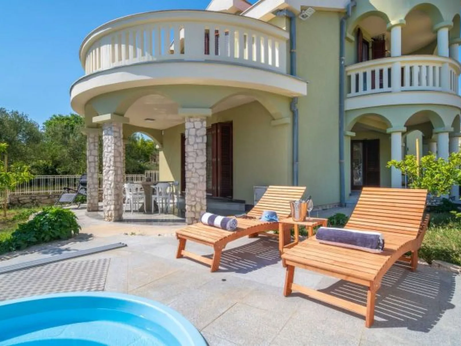 Charming Villa Rea, 8+2 with heated pool