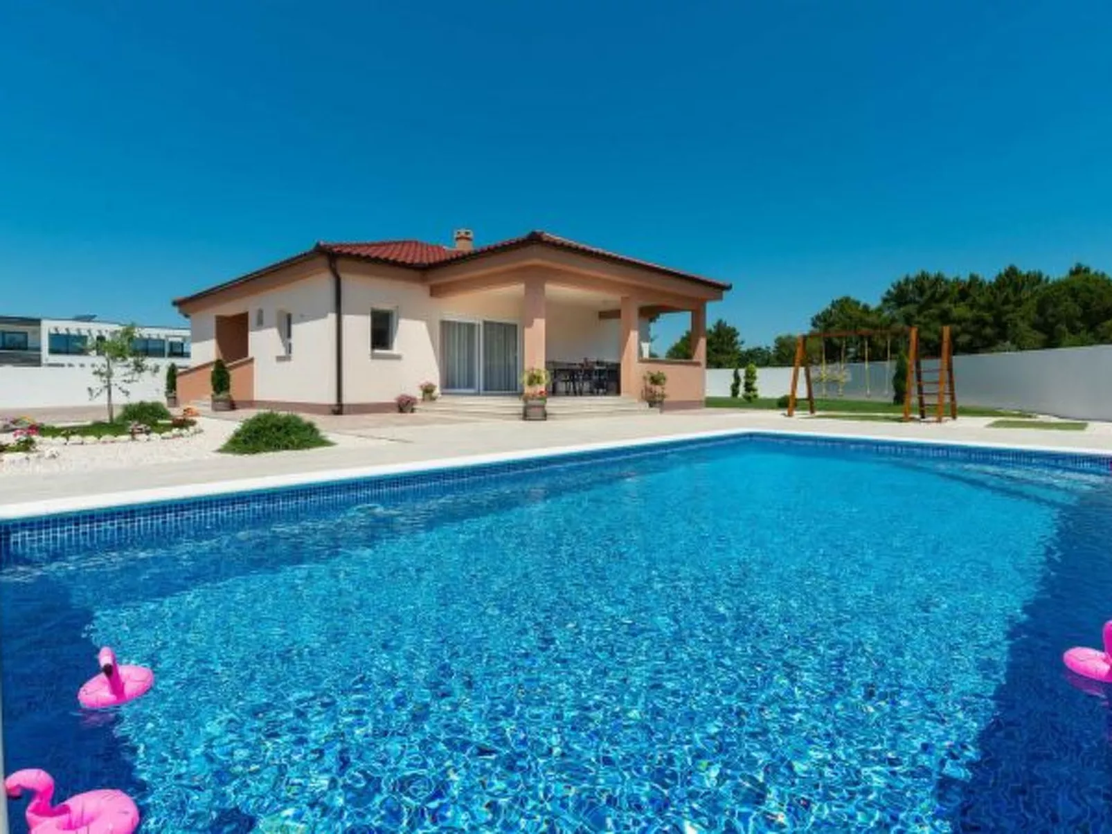 Villa First Hill with heated pool