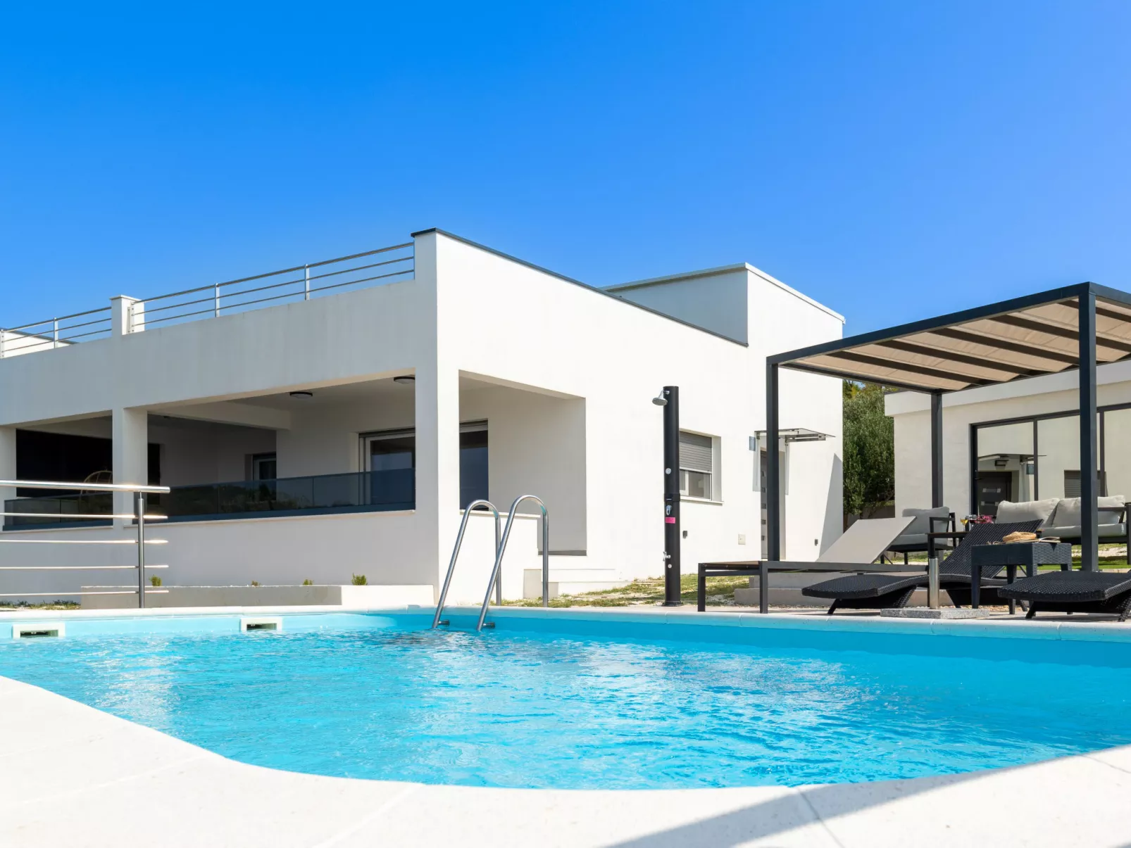 Ria with heated pool