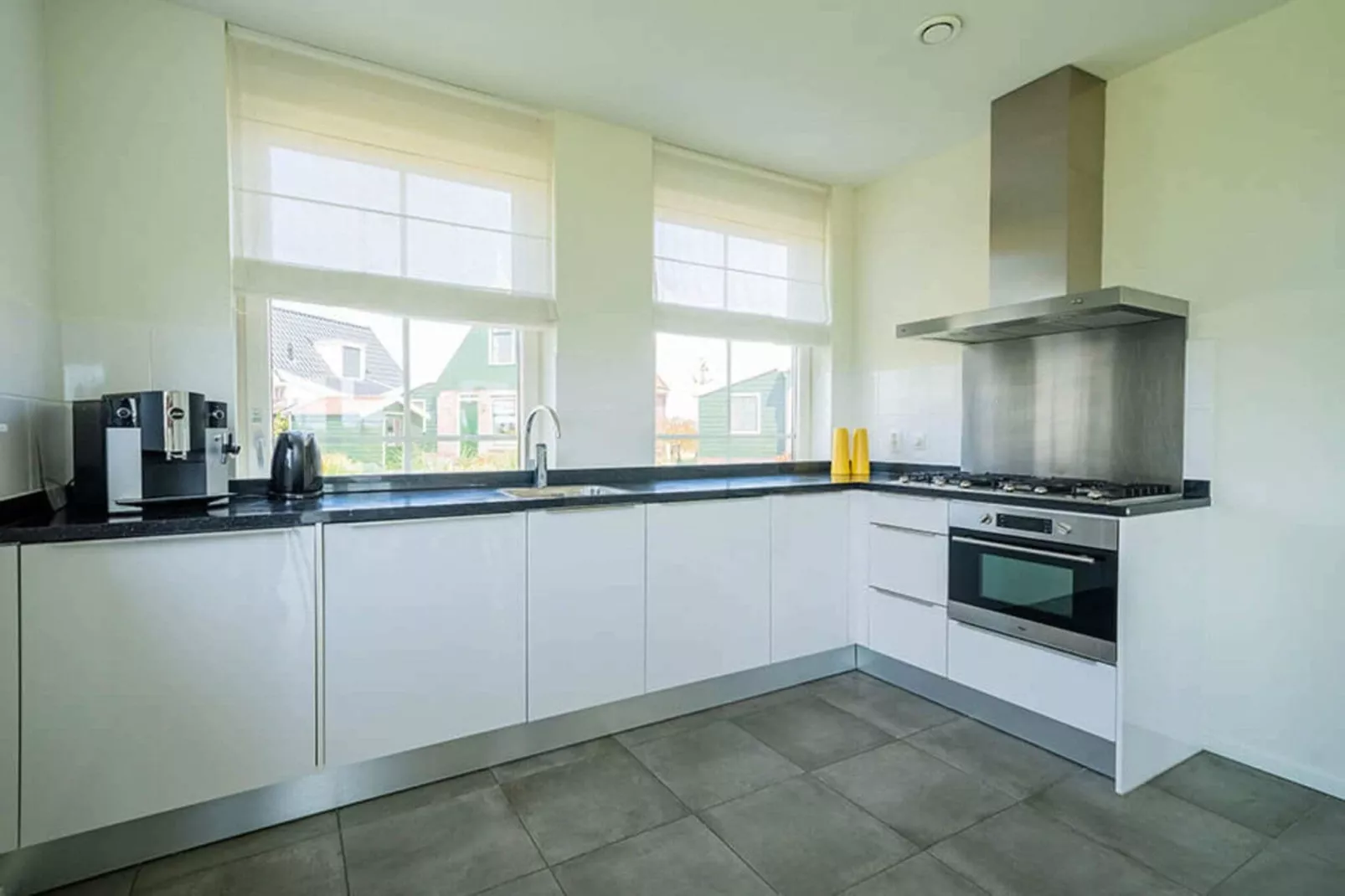 Resort Poort van Amsterdam 20-Kitchen
