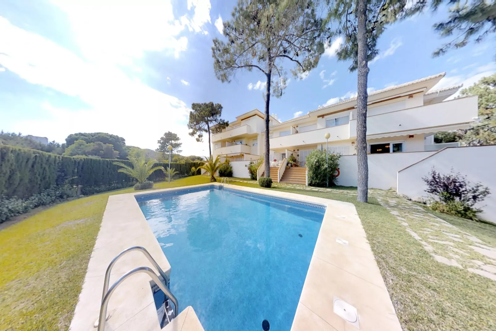 Beachside Family Apartment with Direct Pool Access