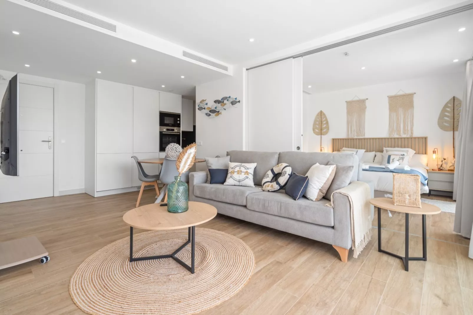 Modern 3-pax Apt & Solarium ALCAZABA LAGOON (2023)