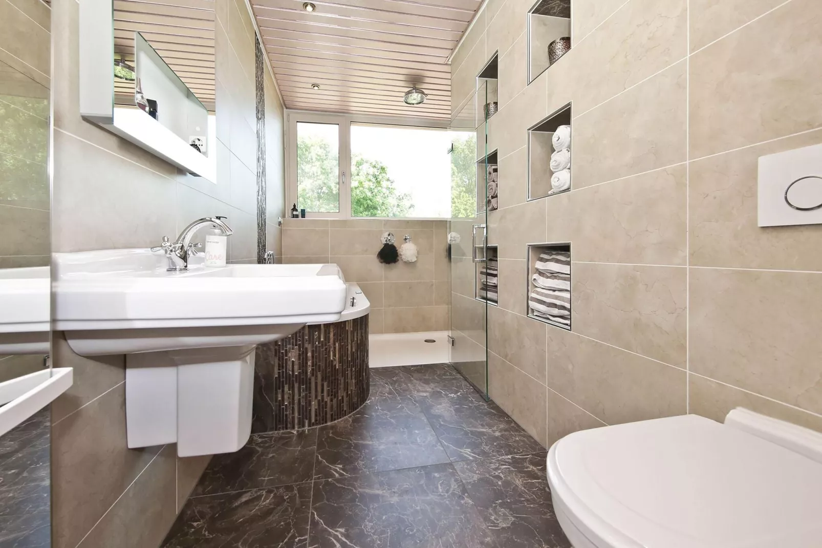 Karakteristiek landhuis met sauna-Badezimmer