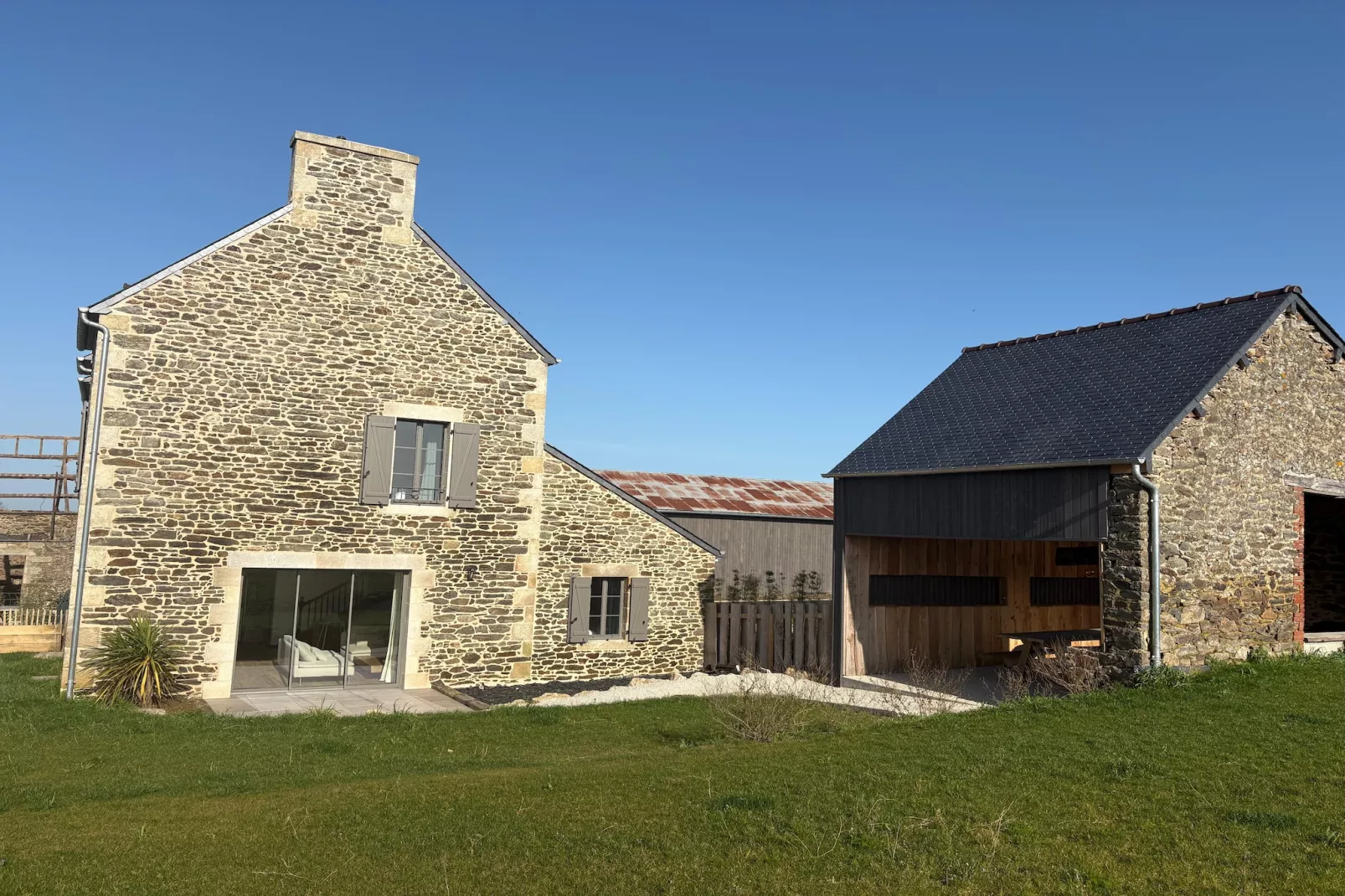 Joli gîte à Corseul - Extérieur hiver