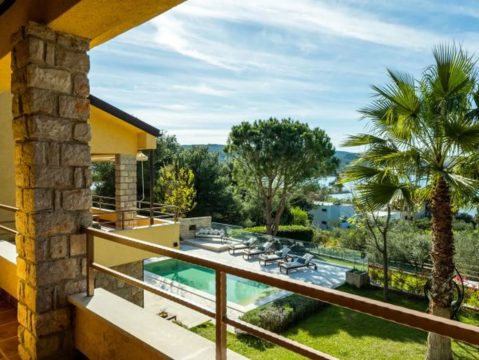 Villa Barotul with pool