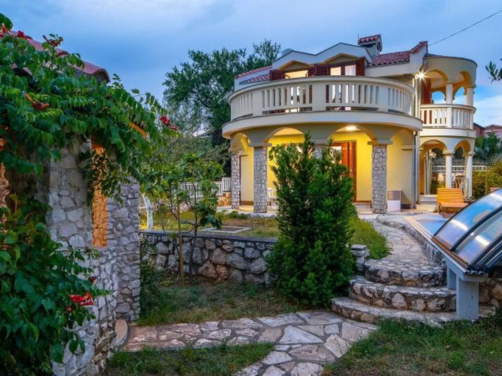 Charming Villa Rea, 8+2 with heated pool