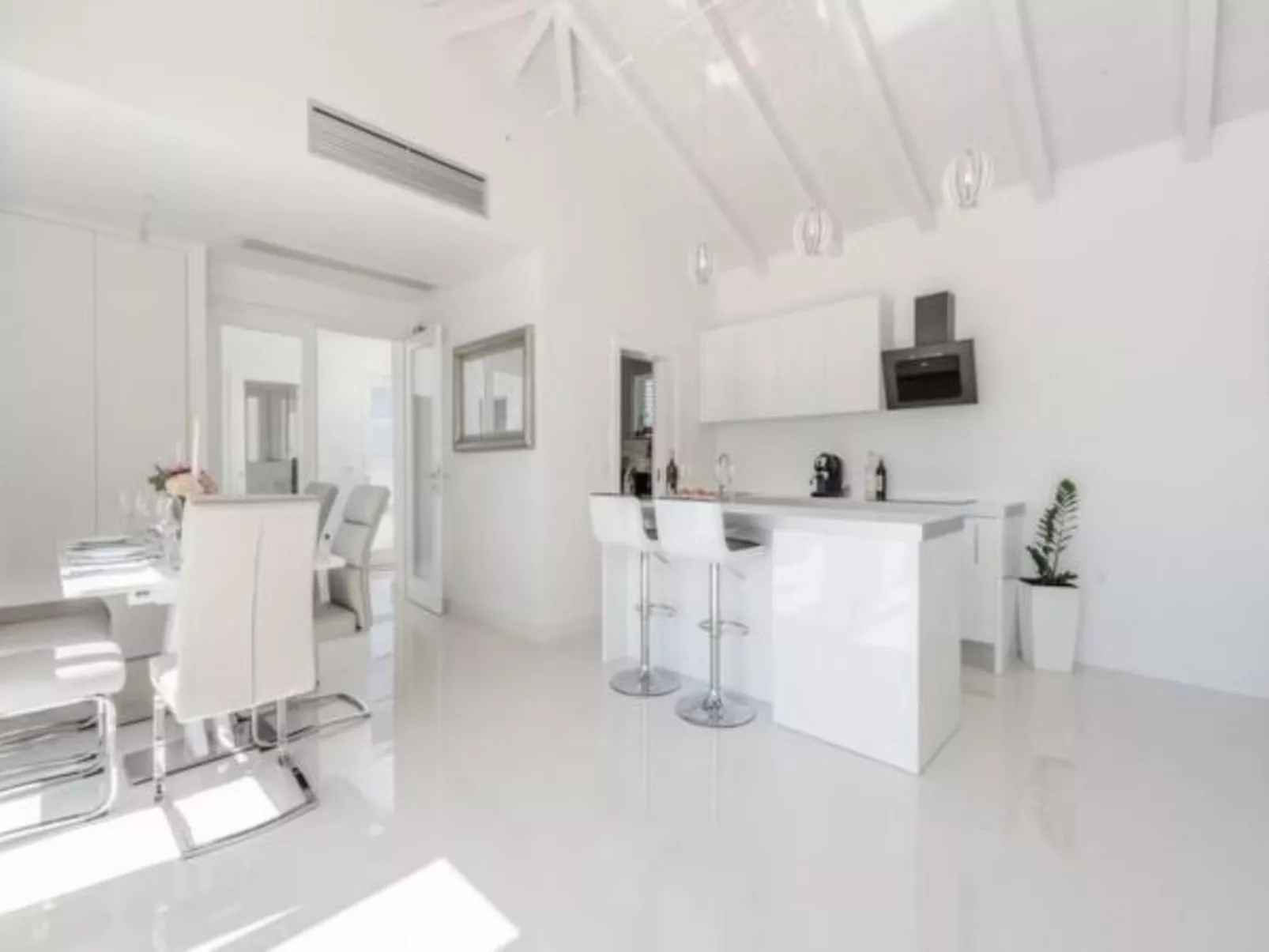 Luxurious villa Bright with pool