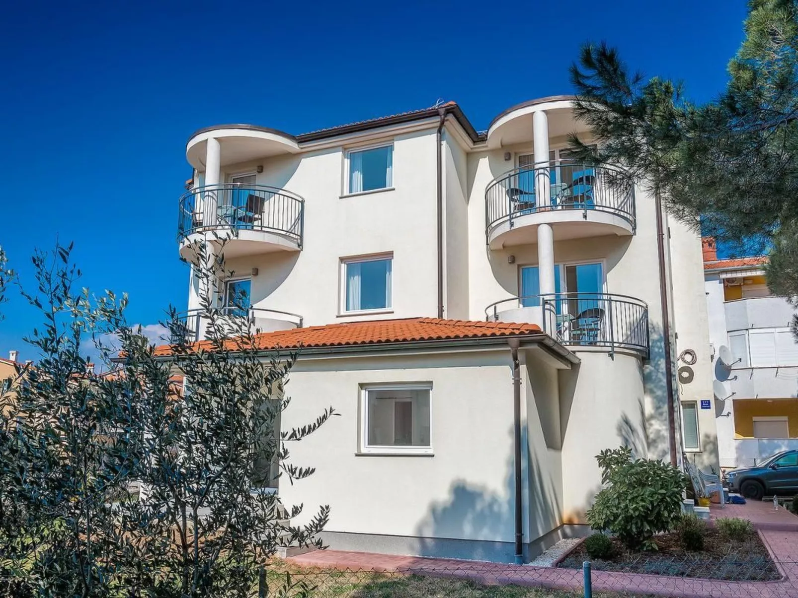 Gästezimmer mit Balkon