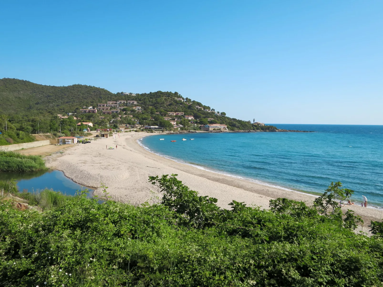 Unterkunft mit Terrasse, AC, Gemeinschaftspool