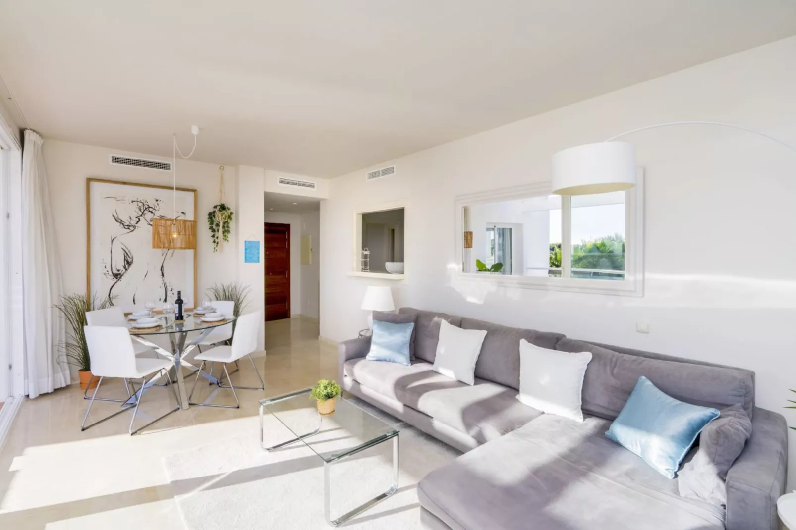 Modern 2-Bedroom Apartment - Alcazaba Lagoon (411)