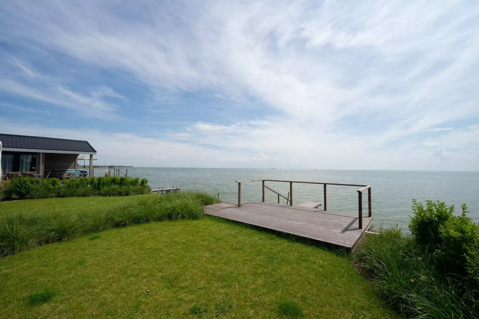 Resort Markermeer 6-Gardens summer