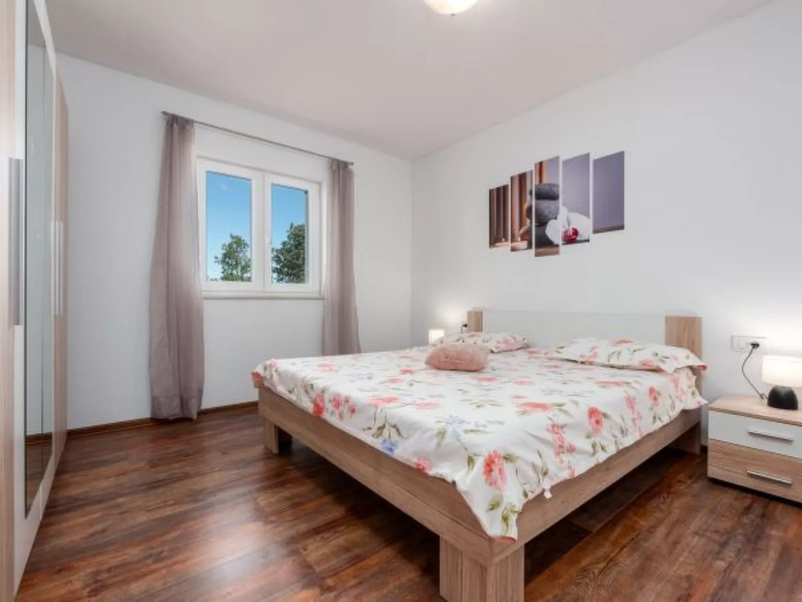 Holiday House Laetitia with pool