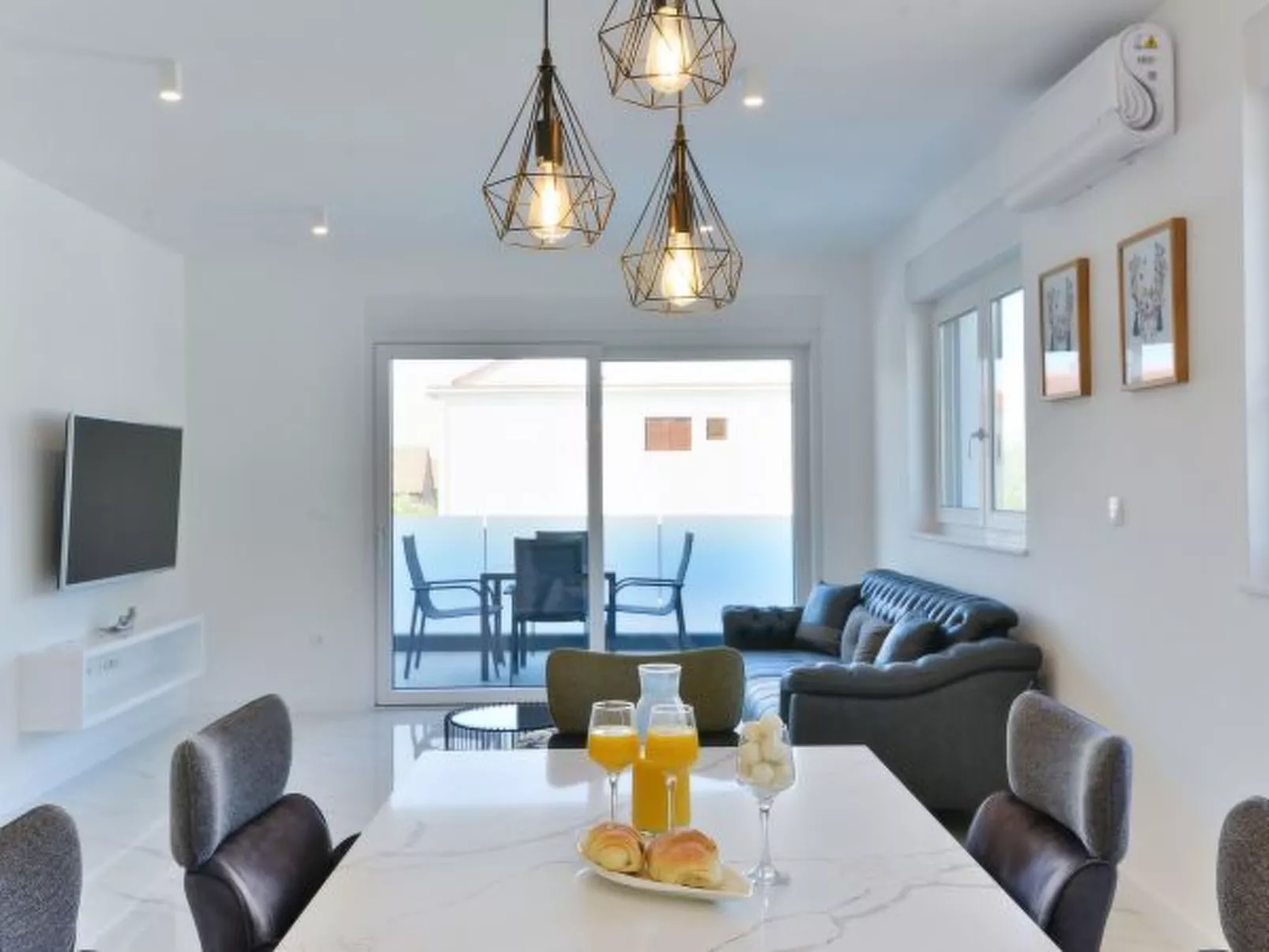 Villa Div with heated pool Apartment No.1