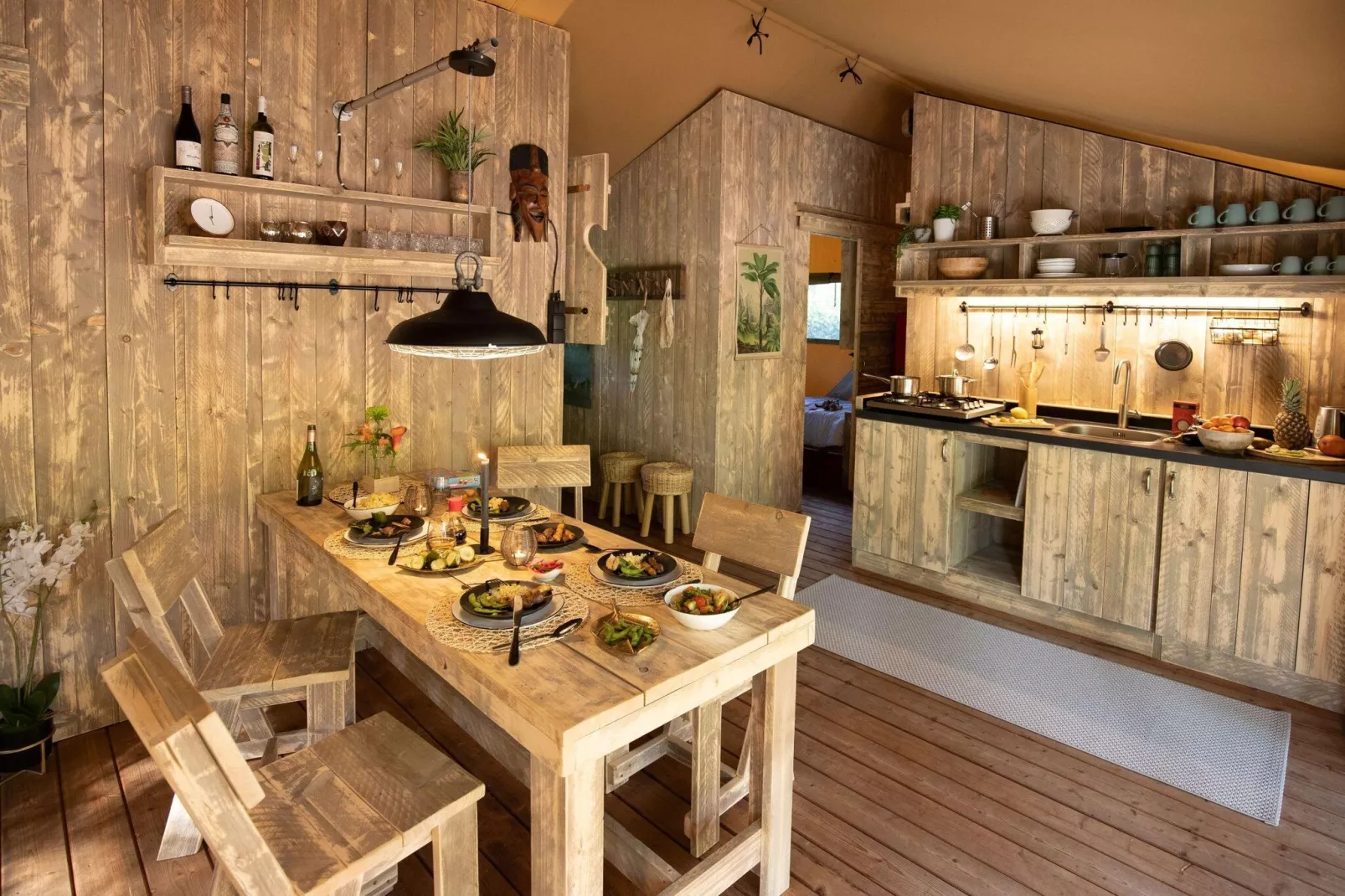 Villavakantiepark IJsselhof 11-Dining room
