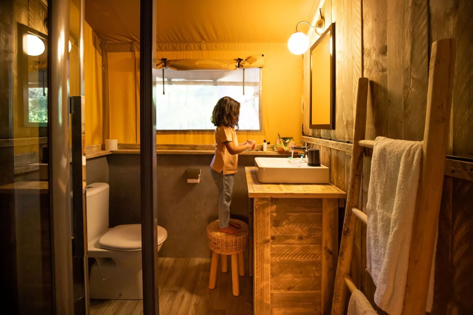 Villavakantiepark IJsselhof 12-Bathroom