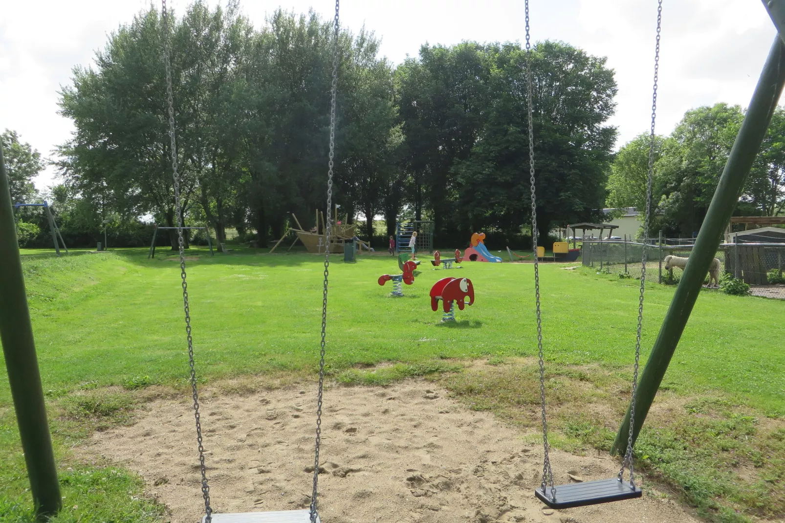 Villavakantiepark IJsselhof 12-Park facilities