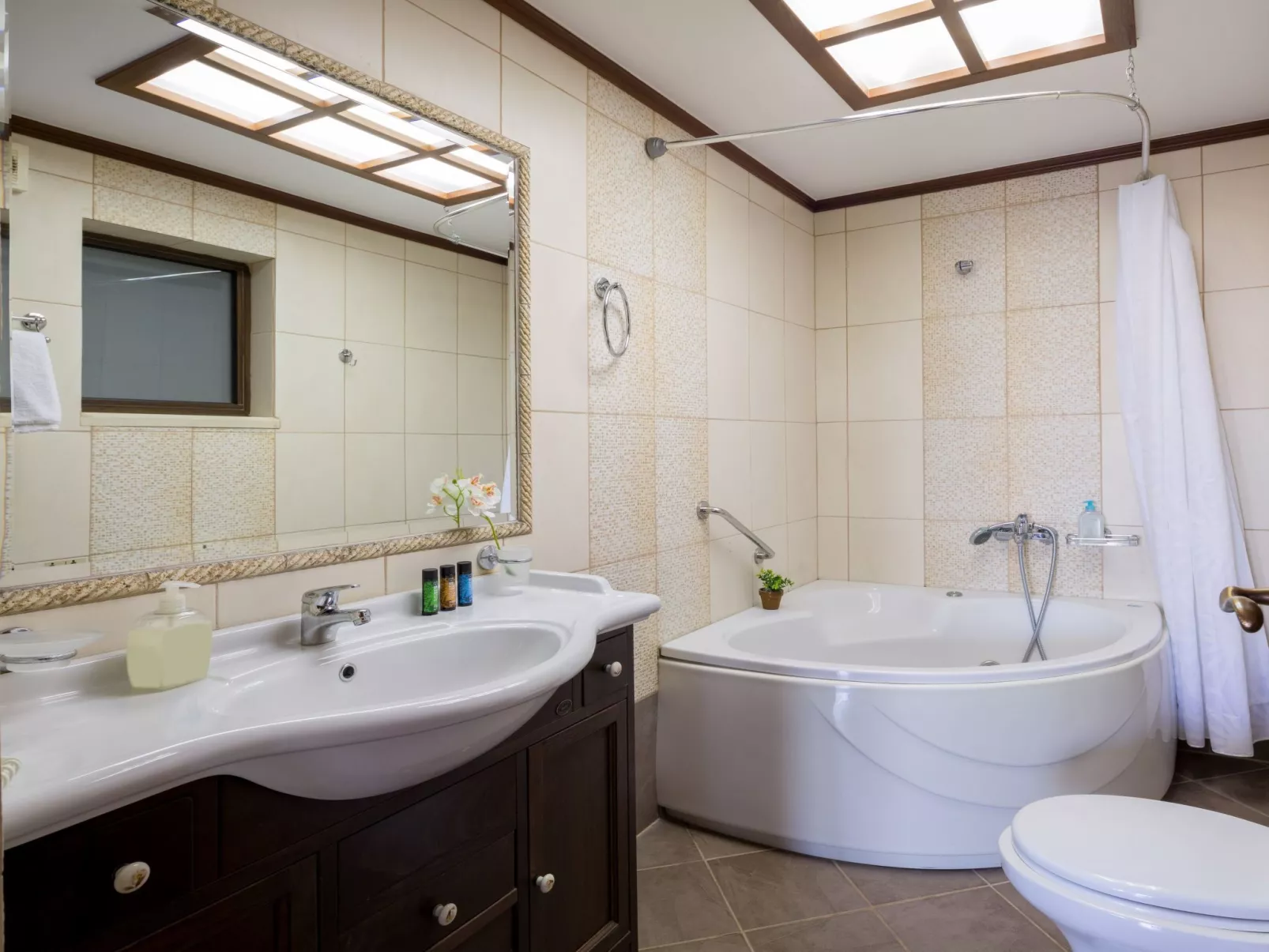 Familienvilla mit privatem Pool und Kinderbereich