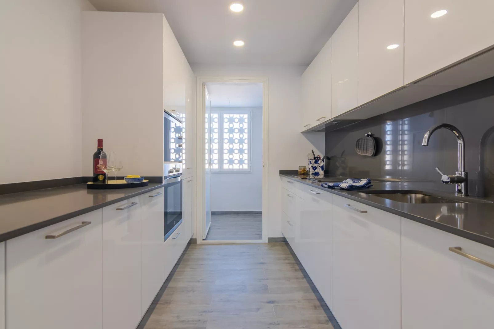 Beachside Penthouse with Rooftop Terrace & Pool