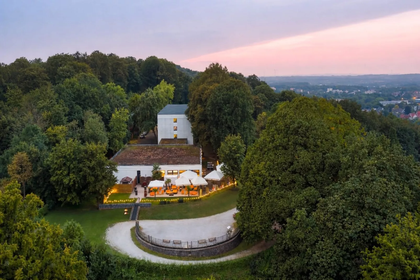 Mercure Hotel - Standard Twin Room - Außenbereich Sommer