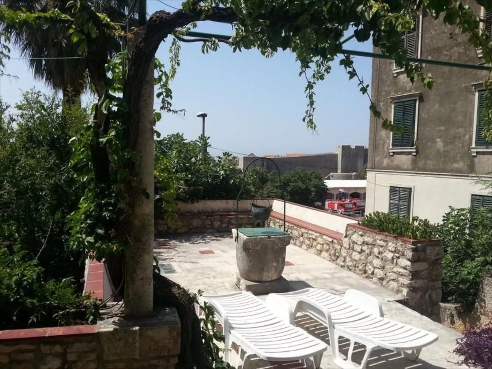 "Dubrava" mit Blick auf das Wasser