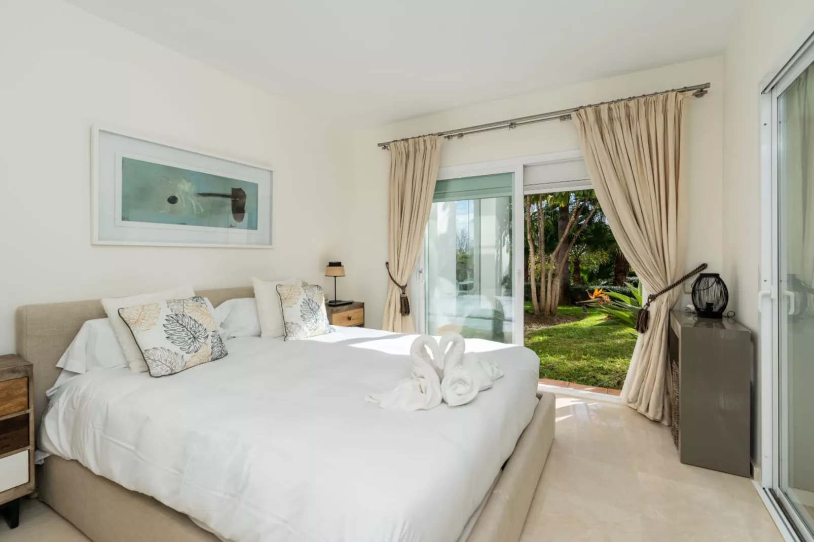 Charming 2-Bed Retreat Alcazaba Lagoon (304)
